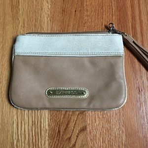 🌻Express wristlet